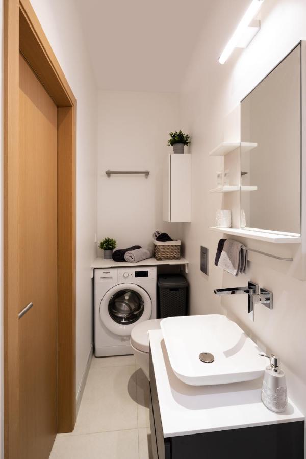 Modern Design Studio Apartment In Riga Center Екстер'єр фото